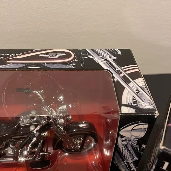 Harley Davidson Maisto Diecast 95th Anniversary Models Collectible Bikes 1:18 - Picture 12 of 14